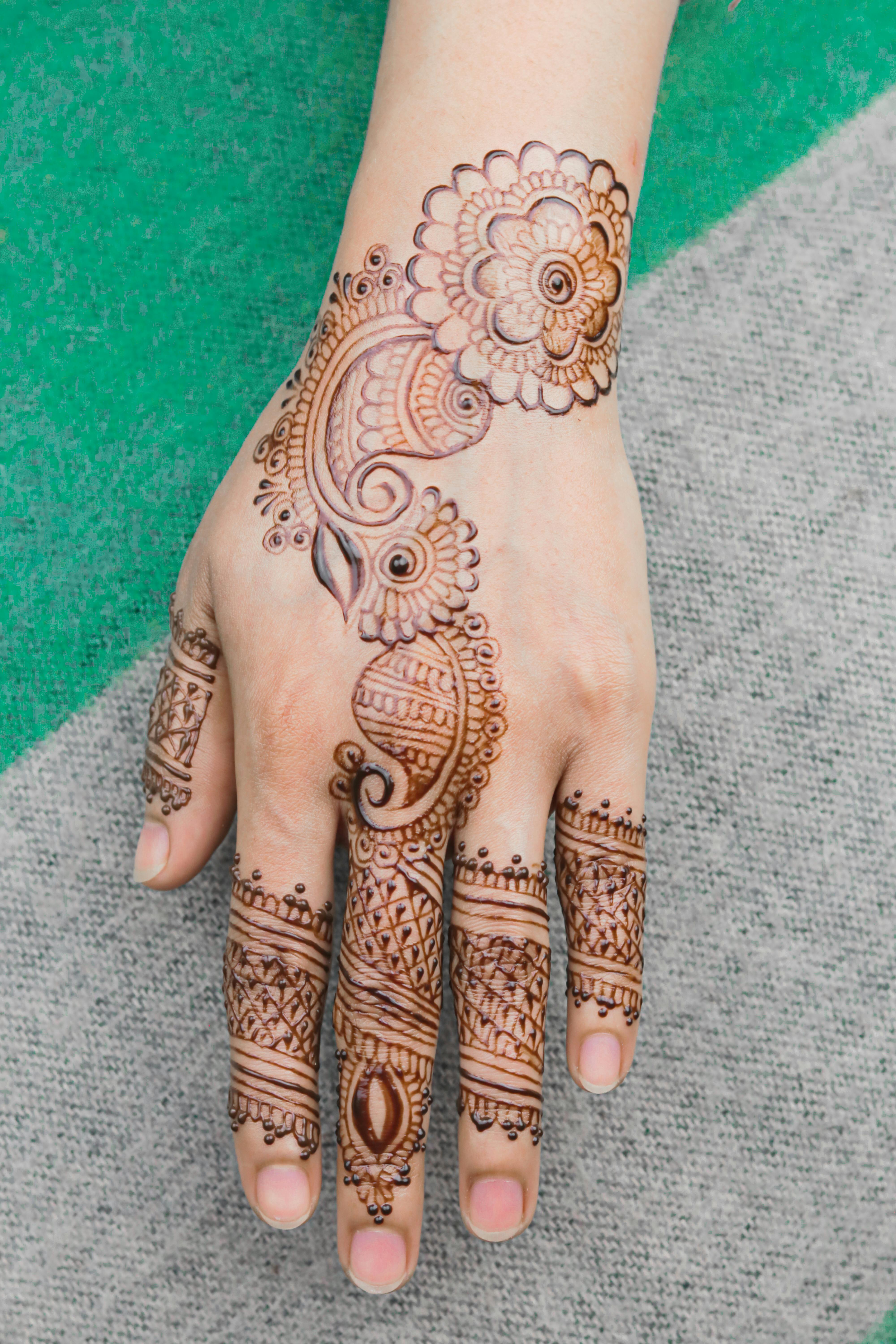 Henna hand art